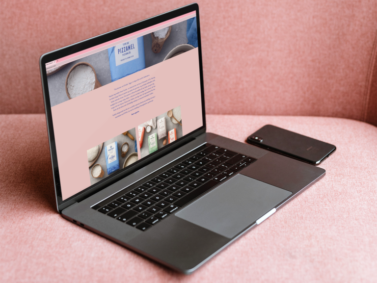 Computer der viser hjemmeside lavet af Human Hero Webdesign. Web developer i København. Squarespace, WordPress og Shopify.